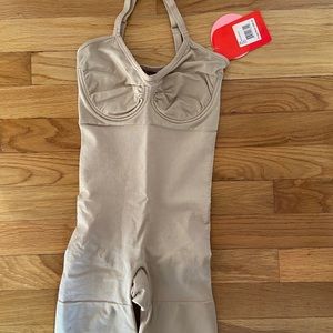 SPANX Mid Thigh shape suit. Nude. Small. NWT